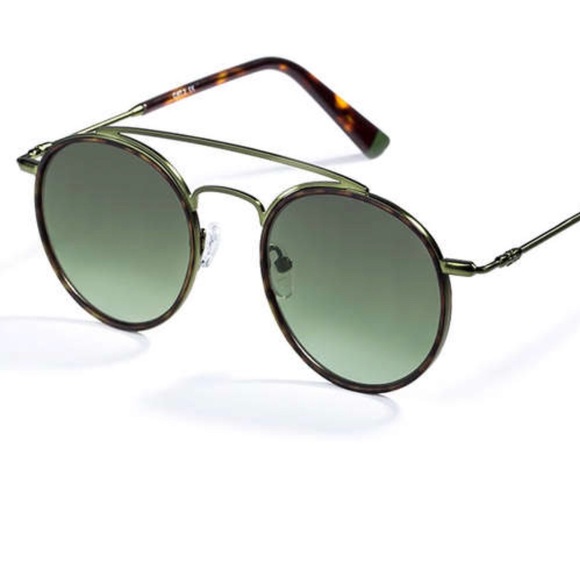 Classic Vintage Women’s Fashion Sunglasses - Picture 3 of 4